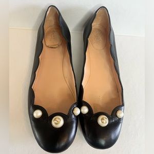 Gucci black leather pearl and gold flats. Double G. Size 41